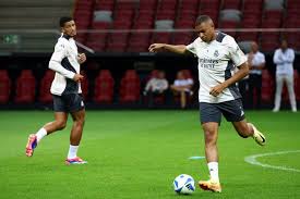 疑是每一位 疑是每一位